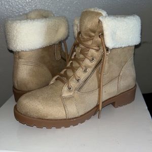 Women’s warm booties beige 6.5